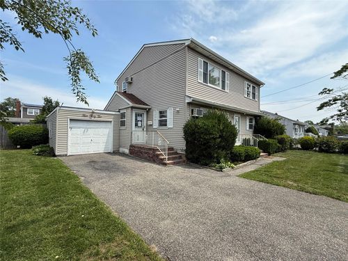432 49th St, Lindenhurst, NY, 11757-1939 | Card Image