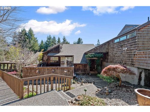 1320 Ingersoll St, Coos Bay, OR, 97420-1233 | Card Image