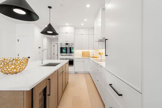 5 - 145 Warren St, Condo with 2 bedrooms, 3 bathrooms and null parking in Newton MA | Image 8