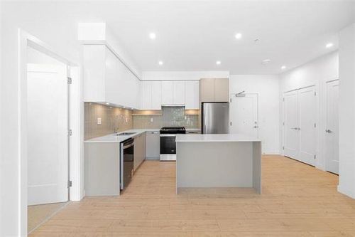 317-13788 76 Ave, Surrey, BC, V3W1E5 | Card Image
