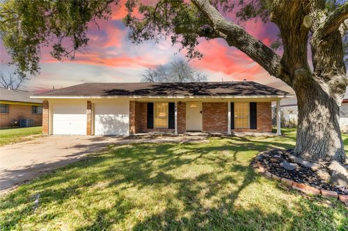 127 Talisman St, Lake Jackson, TX, 77566-6138 | Card Image