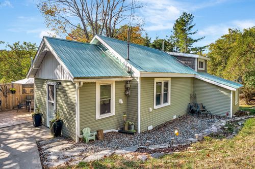 91 Pine Ave, Haliburton, ON, K0M1S0 | Card Image