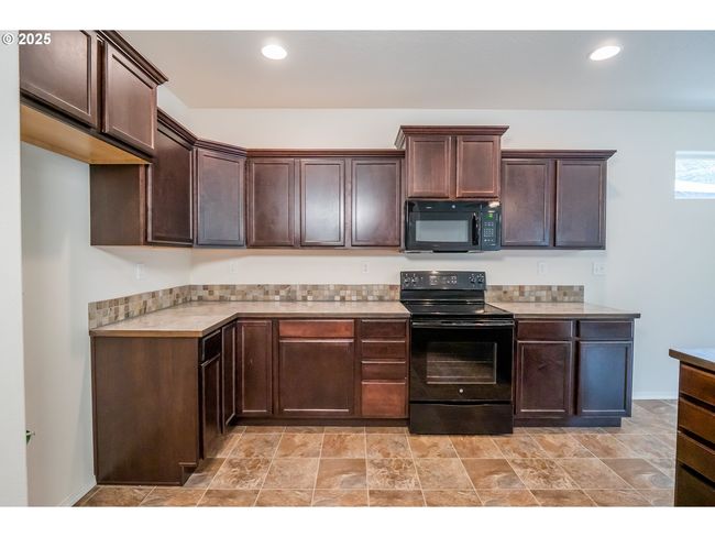 1067 S 55 Th St, House other with 3 bedrooms, 2 bathrooms and 2 parking in Springfield OR | Image 7