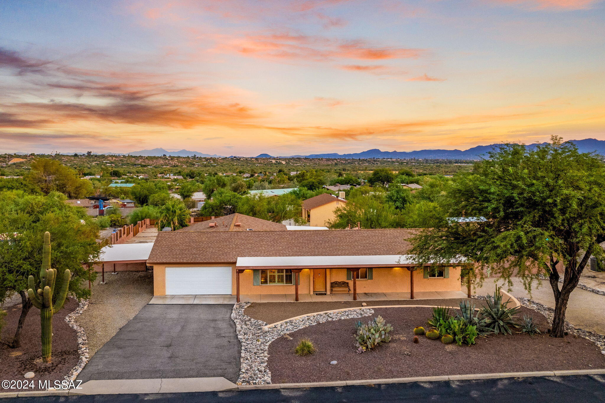 Cascabella Dr, Tucson, AZ 85737