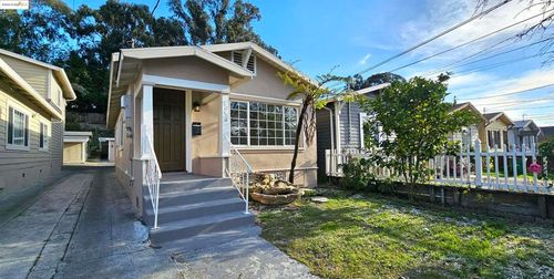 2076 Harrington Ave, Oakland, CA, 94601-3704 | Card Image