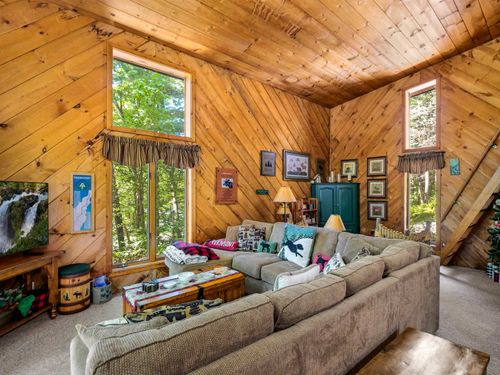 33 Terra Ln, Mendon, VT, 05701-9423 | Card Image