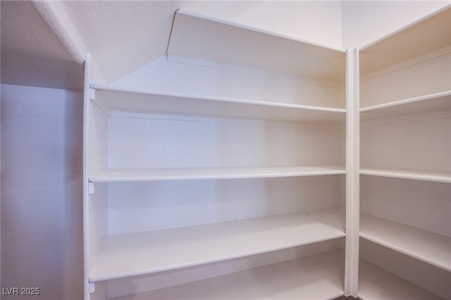 8026 Sunset Creek St, House other with 3 bedrooms, 3 bathrooms and null parking in Las Vegas NV | Image 9