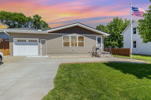 609 4th St Ne, Montgomery, MN, 56069-1411 | Card Image