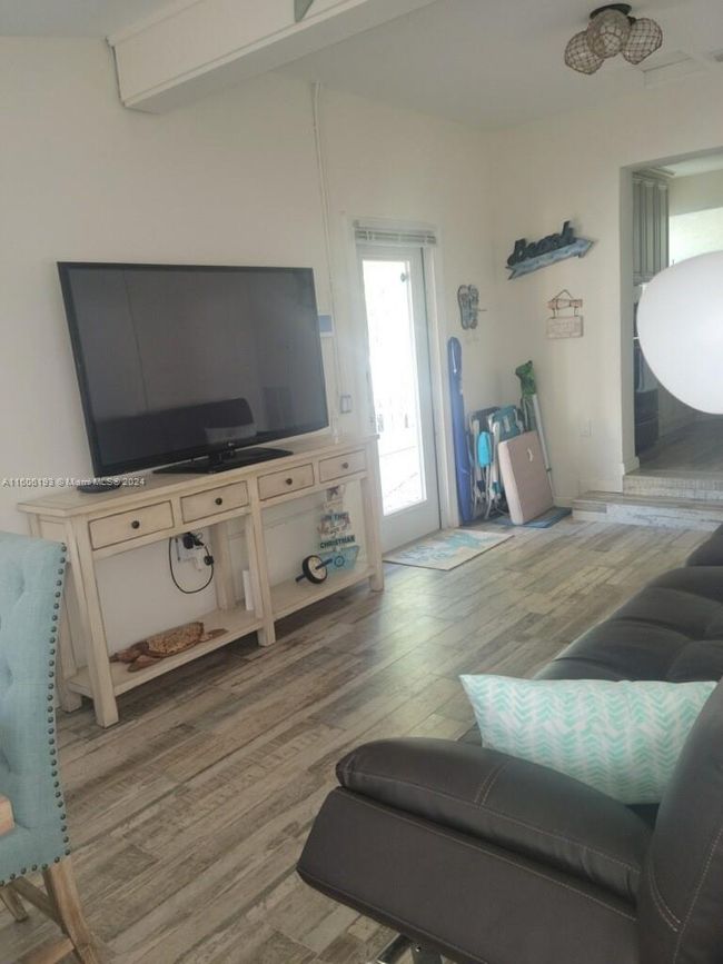 APT-2 - 3201 Canal Dr, Home with 1 bedrooms, 1 bathrooms and null parking in Pompano Beach FL | Image 4
