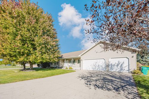 302 Fairway Dr, Casselton, ND, 58012-3801 | Card Image