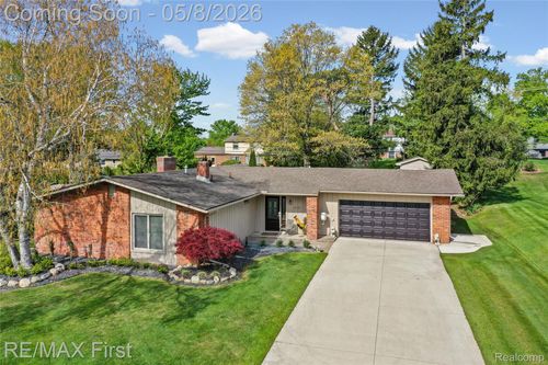 52531 Butternut Dr, Shelby Twp, MI, 48316-2949 | Card Image