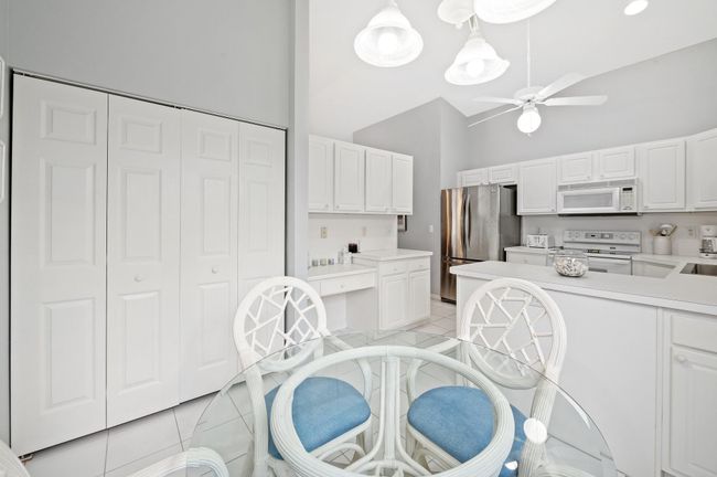 3258 Jog Park Dr, Condo with 2 bedrooms, 2 bathrooms and null parking in Greenacres FL | Image 12