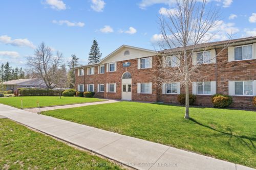 102-15 Clifton St, Fenelon Falls, ON, K0M1N0 | Card Image