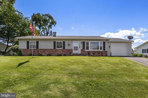 49 Vista Dr, MARIETTA, PA, 17547-9766 | Card Image