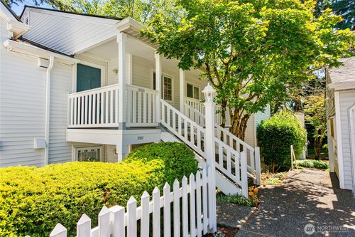 61-12385 Se 41st Ln, Bellevue, WA, 98006-5213 | Card Image