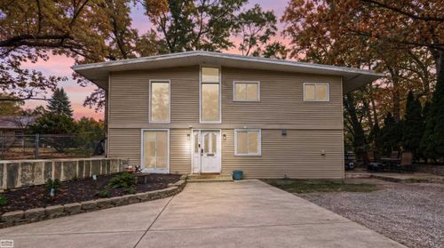 5049 W Harvard Ave, Clarkston, MI, 48348-3111 | Card Image