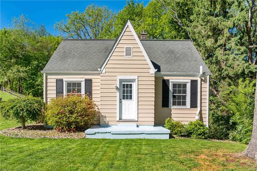 122 Strawberry Aly, Aliquippa, PA, 15001-4971 | Card Image