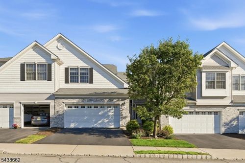 61 Schweinberg Dr, Roseland, NJ, 07068-1138 | Card Image