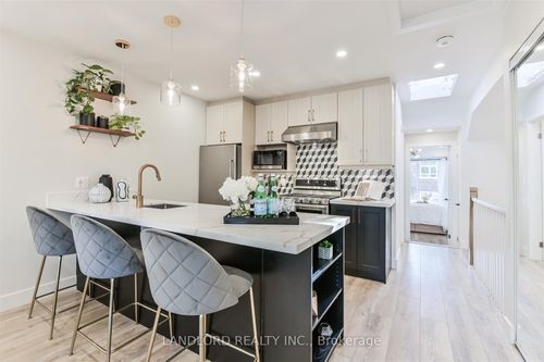 upper-90 Tecumseth St, Toronto, ON, M6J2G9 | Card Image