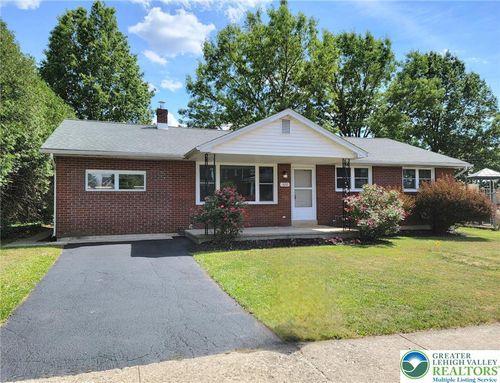 320 E Landis St, COOPERSBURG, PA, 18036 | Card Image