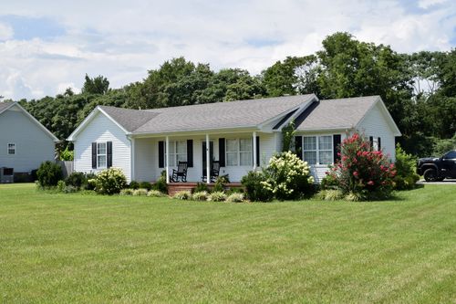 220 Joyce Cir, Lafayette, TN, 37083-3347 | Card Image