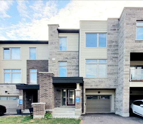 124 Solstice Cir, Newmarket, ON, L3X0L7 | Card Image