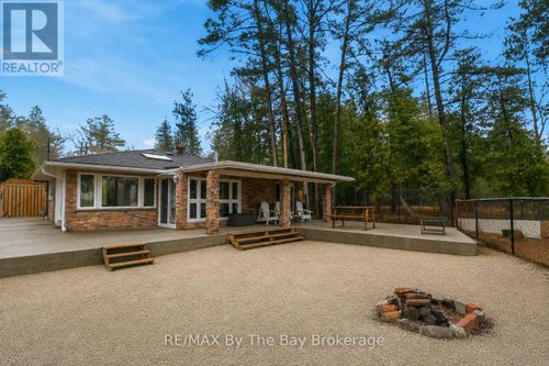 54 Homewood Ave, Wasaga Beach, ON, L9Z2M2 | Card Image