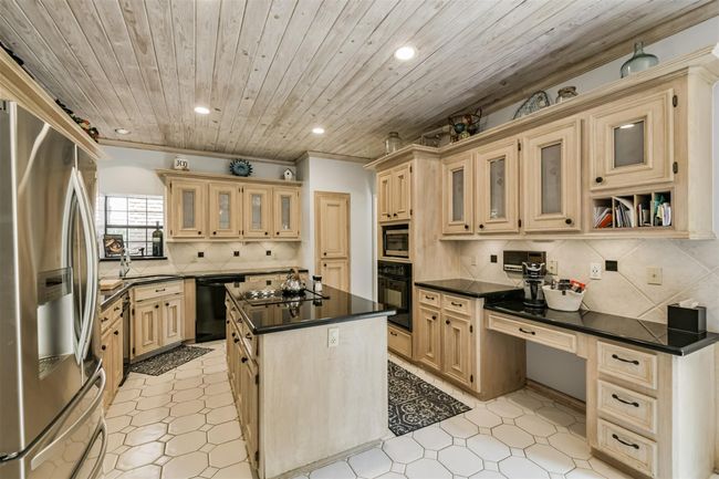 a desk area, and ample counter space | Image 15