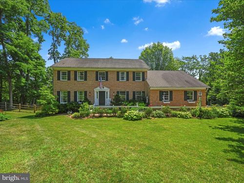 9 Deerfield Rd, Lancaster, PA, 17603-9609 | Card Image