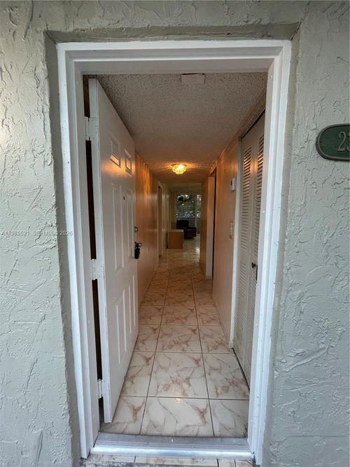 apt-2331-10000 Nw 80th Ct, Hialeah Gardens, FL, 33016-2263 | Card Image