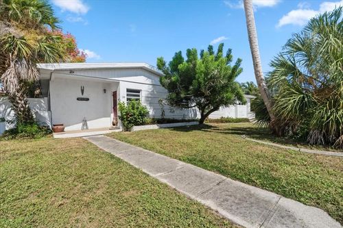 124 Leland St Se, Port Charlotte, FL, 33952-9129 | Card Image