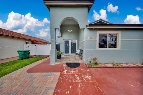 9122 Nw 113th St, Hialeah Gardens, FL, 33018-4563 | Card Image