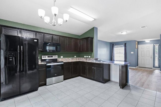 1524 Wedgewood Cv, House other with 3 bedrooms, 2 bathrooms and null parking in Lockhart TX | Image 5