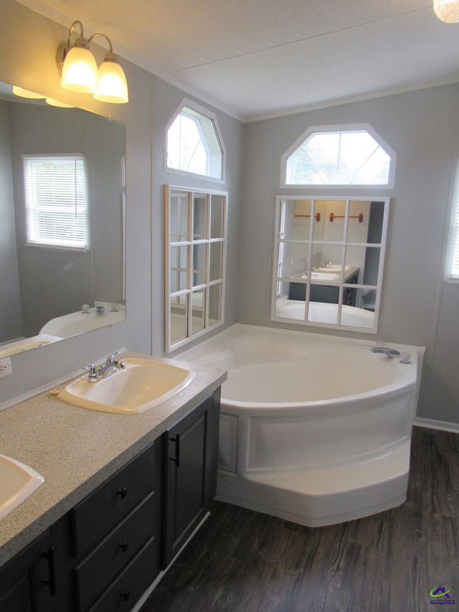 637 Grovania Rd, House other with 4 bedrooms, 2 bathrooms and null parking in Hawkinsville GA | Image 48