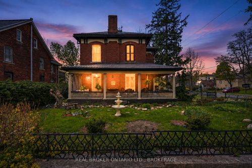 130 Main St, Gananoque, ON, K7G2L9 | Card Image