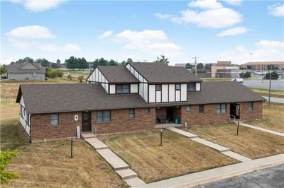 1110 Jeff Circle, Townhouse with 2 bedrooms, 1 bathrooms and null parking in Paola KS | Image 2