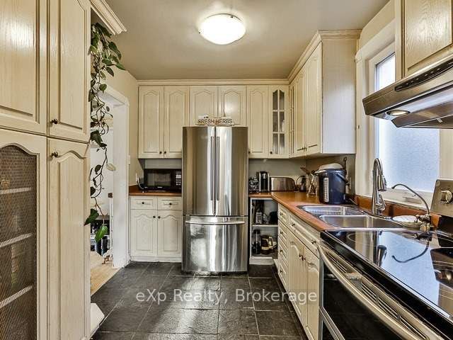 Residential Lease in Toronto W06 3