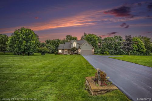 3015 Patriot Sq, Davisburg, MI, 48350-2241 | Card Image