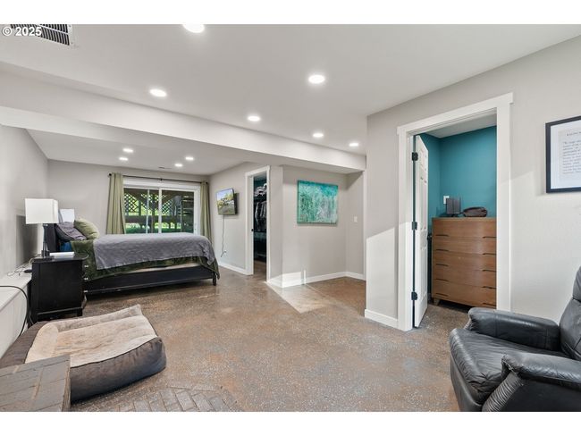 22400 S Evergreen Dr, House other with 5 bedrooms, 3 bathrooms and 2 parking in Beavercreek OR | Image 23