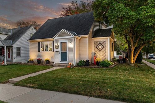 8543 W Cleveland Avenue, WEST ALLIS, WI, 53227 | Card Image