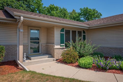 8319 S Woodridge Dr, Oak Creek, WI, 53154-2700 | Card Image