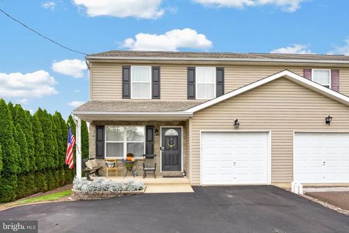 720 Montgomery Ave, PENNSBURG, PA, 18073-1511 | Card Image
