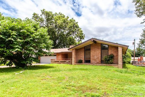 7025 E 58th Pl, Tulsa, OK, 74145-8204 | Card Image