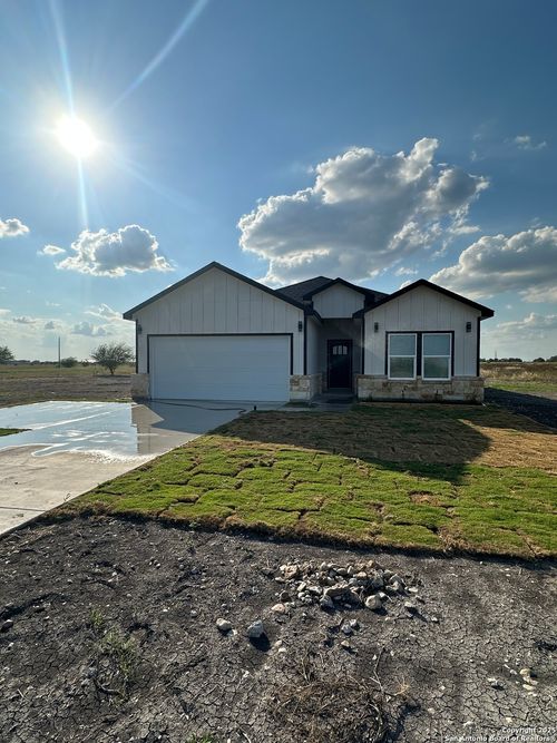 802 Squirrel Creek Rd, D Hanis, TX, 78850 | Card Image