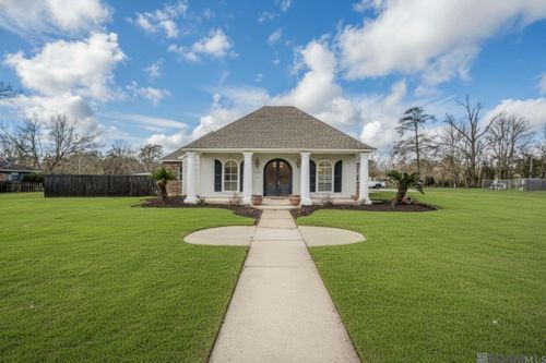 818 Bohne Rd, Port Allen, LA, 70767-4263 | Card Image