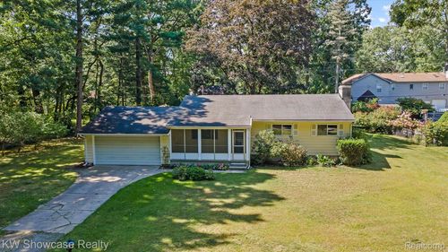 1445 Mariposa Dr, Wixom, MI, 48393-1536 | Card Image