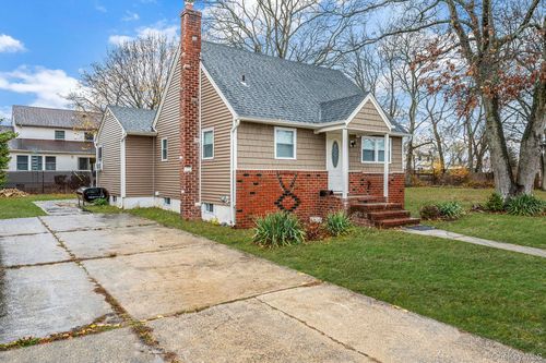 1316 6th St, West Babylon, NY, 11704-4550 | Card Image