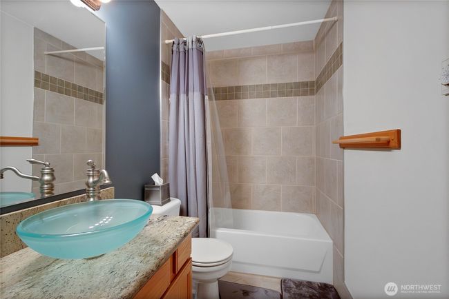 Main bath w/tile tub/shower | Image 21