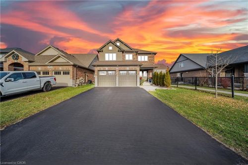 52 Riley Cres, Fergus, ON, N1M0C2 | Card Image