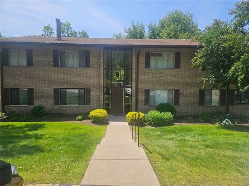 5082 Sanlin Dr, Coraopolis, PA, 15108-2878 | Card Image